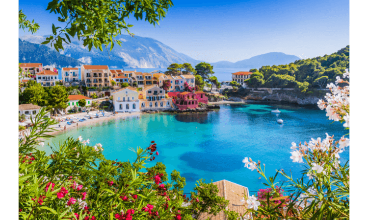10 reasons to travel to Greece